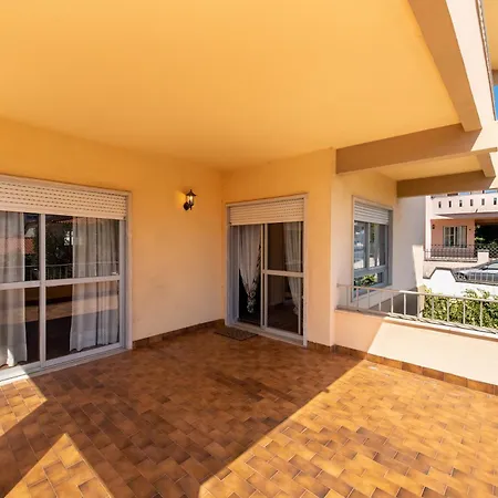 Βίλα Cantinho Alegre Em *