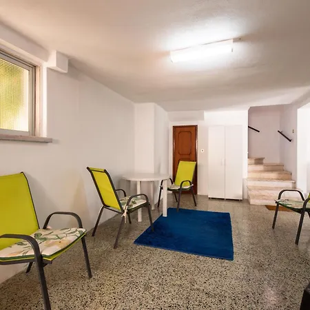 Cantinho Alegre Em *